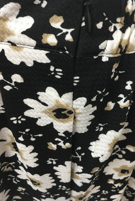 MIKAROSE Daisy Print Full Skirt- Black - Click Image to Close