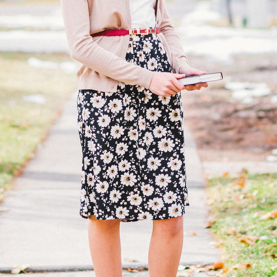 MIKAROSE Daisy Print Full Skirt- Black