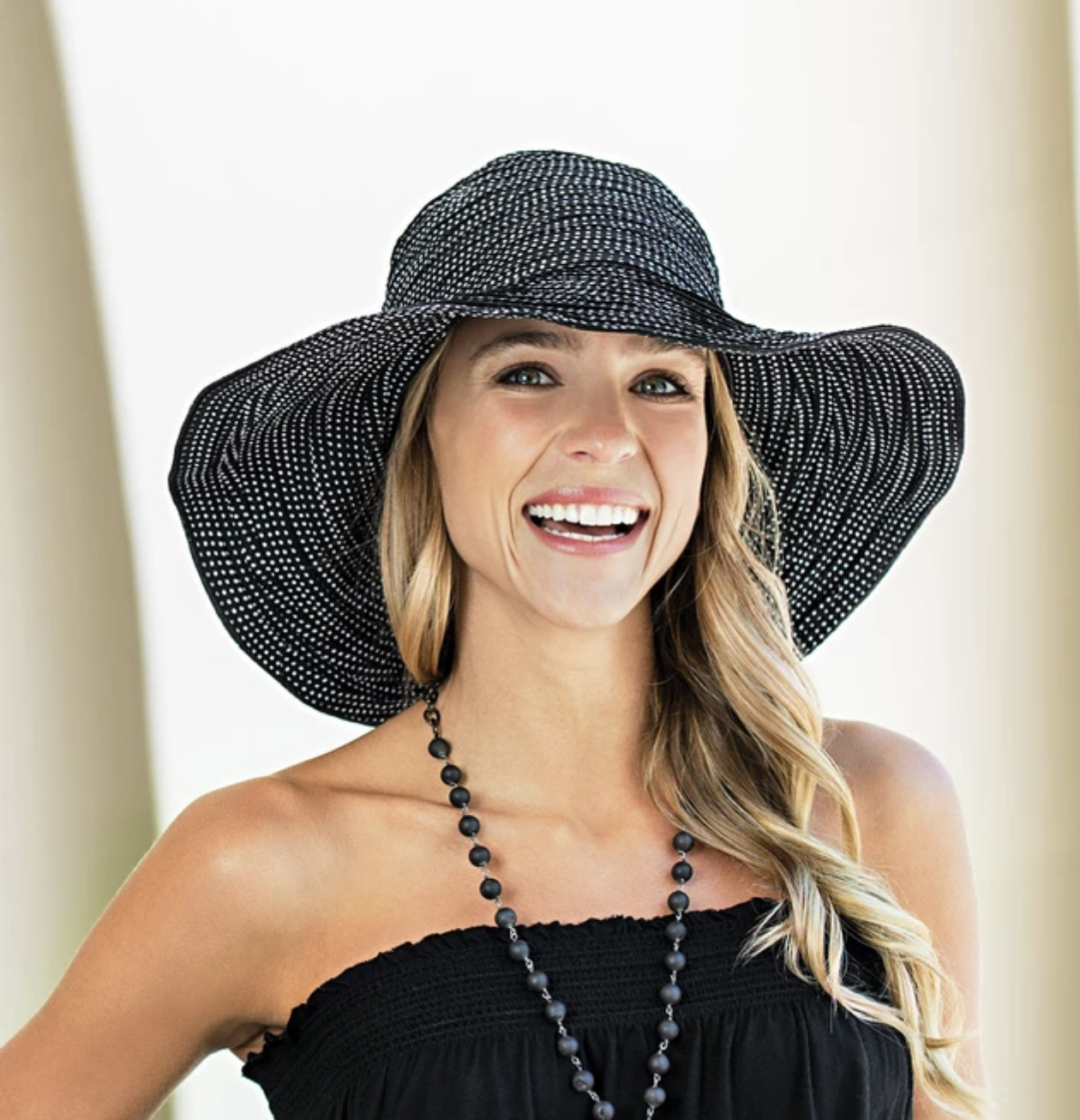 Wallaroo Scrunchie Hat - Black - Click Image to Close